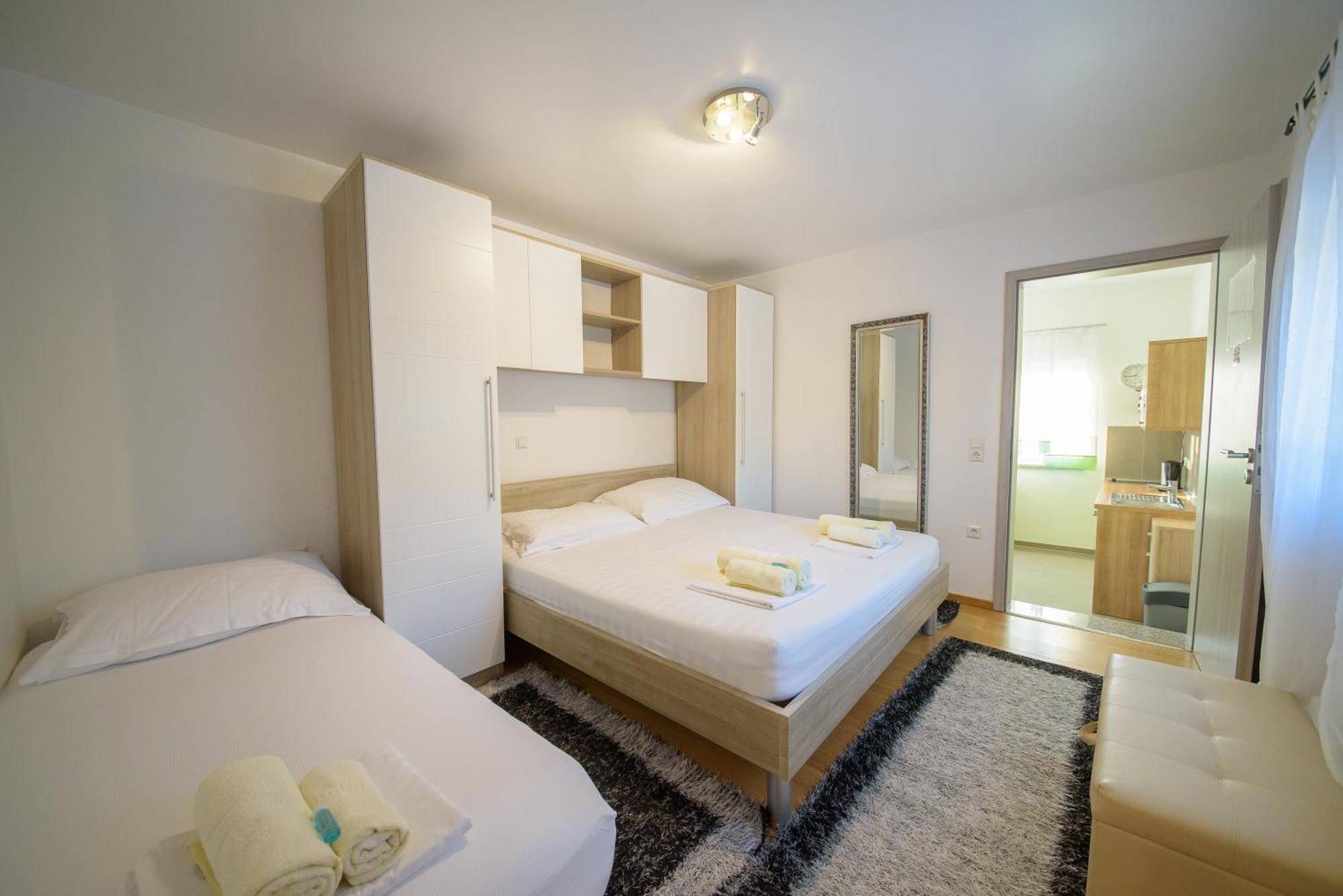Jeli Apartments Starigrad Paklenica Phòng bức ảnh
