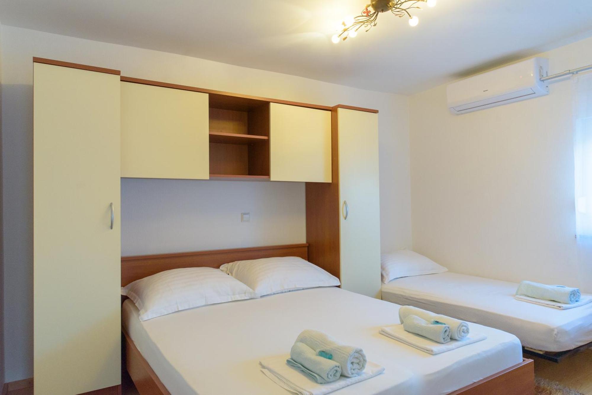 Jeli Apartments Starigrad Paklenica Phòng bức ảnh